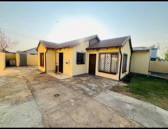 5 BEDROOM HOUSE FOR SALE IN ORMONDE VIEW